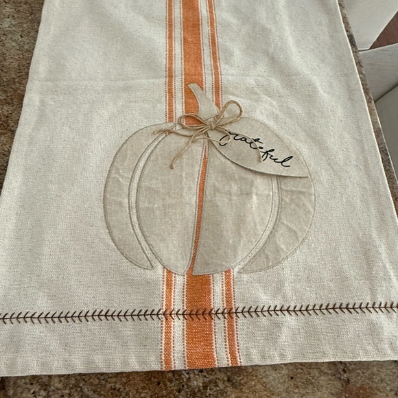 Mud Pie Cream and Orange Pumpkin Table Runner - Picture 1 of 4